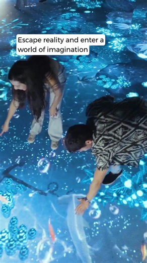 🎈 Enter a surreal and colourful world of bubbles 🛁 Discover all kinds of bubbles, interact with them, and immerse yourself in a dreamy environment! ✨ Go on a journey with more than 10 rooms, each with a different theme 🌈 Travel through fantastic landscapes designed to stimulate the senses ✨ Enjoy an immersive experience with VR tech, simulators and illusions | Bubble Planet Experience