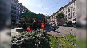 Basel: Tram stösst mit Bus zusammen - 17 Verletzte