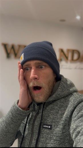 Mik Explore 🪶Aventurier Atypique 🌱 on Instagram: "La vérité qu’on te cache depuis l’enfance Père Noël = patient zéro du TDAH Le Pôle Nord refuse de s’exprimer. Coca-Cola savait depuis le début. Tout ce temps, la preuve était sous nos yeux. Personne n’ose en parler. Moi si! Abonne toi pour comprendre la conspiration caché du TDAH #tdah #Noël #humour #complot"