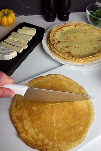Soft & Tender Crepes with Brie and Spinach 🥞🧀