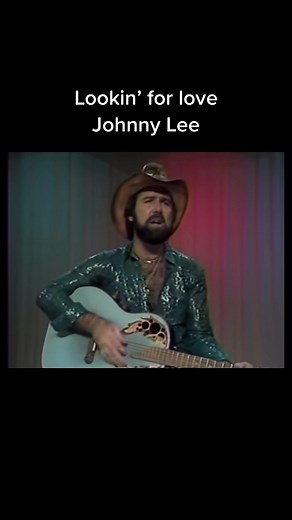 Lookin’ for love - Johnny Lee #countrymusic #country #countrytiktok #countryside #DoritosTriangleTryout