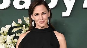 Jennifer Garner unveils stunning new blonde look