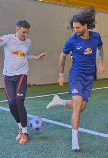 1v1 vs Liverpool FC’s Dominik Szoboszlai 😳 #football #futsal #soccer #challenge #szoboszlai