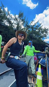 Muchos funcionarios públicos no trabajan viernes , pero saben quien no descansa botas 👢