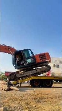 Hitachi ZAXIS 200 Excavator Loading & Unloading on Low Bed Trailer | Heavy Equipment Transport