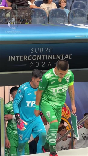 🏆✨ Una postal inolvidable: Santiago Wanderers saliendo al campo del Bernabeu para la Final #IntercontinentalSub20