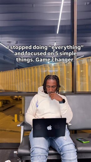 I followed the rule of the 5 1s and my business completely changed. Most people overcomplicate success online. They try to do 10 different things at once, but the truth is… simplicity scales. Here’s what the 5 1s are: ✅ One offer ✅ One audience ✅ One message ✅ One platform ✅ One year of focus That’s it. When I locked in on one digital product, one type of person I could help, and showed up every day on one platform with one clear message… things shifted fast. I went from confused and scattered t