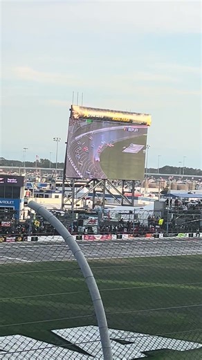 The replay of the early wreck at Daytona International Speedway.