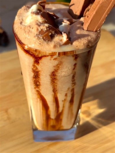 Kitkat shake Recipe:- 1. In a jar, add one Kit Kat chocolate, add half litre milk, ice cream and chocolate syrup 2. Blend it well 3. Decorate the glass with chocolate syrup, add ice cubes, now add the shake 4. Your delicious kitkat chocolate shake is ready!!