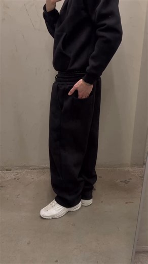 SUVENE PLUS on Instagram: "This jogger is a must have in 2025! • These baggy joggers dropping soon! • How would you rate the Streetwear piece? • #puffer #pufferjacket #rainjacket #uniqlo #summer #suvene #streetwear #Sneakers #fashion #uniqloshorts #viral #fy #zara #baggyjogger #baggyjogger #vintage #summer #jogger"