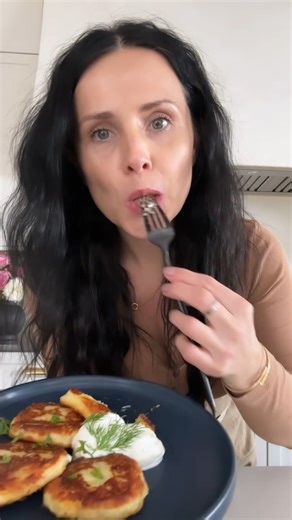 These mashed potato pancakes are the best way to use up leftover mashed taters! | Momsdish - Crazy Easy Cooking