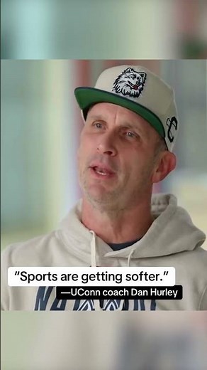 Dan Hurley really gives coaching his all 👀