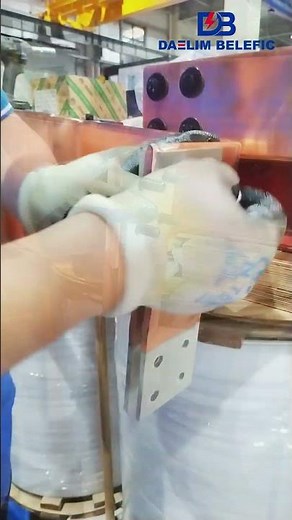 Fixing the busbars on the transformer body