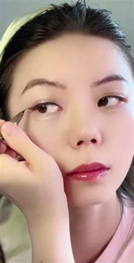 Master the Art of Eyeliner: Easy Tutorial for Beginners