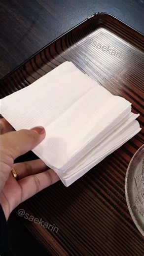 Making flower's core with tissue paper 🧻