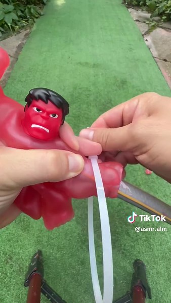 Experimente Sons ASMR com Thanos