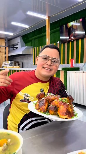Pollo Asado 🍗 con 3 contornos por 11.95💵 en San Félix 😱 lo puedes encontrar en el Restaurante del Supermercado Super home por Dala Costa | Juan Deza Comelon
