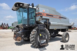 1992 Gleaner R52 2WD Combine | Agriculture