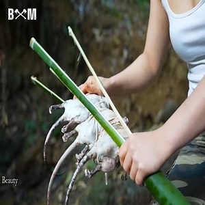 Preparing and Eating Dinner in the Forest #bushcraft #survival #shelter #dugout #shelter #camping #outdoor #living #asmr #cozy #fireplace #winter #s… Xem thêm | Bushcraft Master