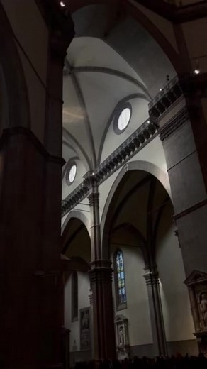 🇮🇹Una gigantesca pittura murale,3600 metri quadrati di superficiee oltre 700 figure rappresentatenella volta di una delle architetture più celebri al mondo 🌏A gigantic wall painting3600 square meters of floor areaAnd over 700 figures representedIn the vault of one of the most famous architectures in the world. 🇪🇸Una pintura mural gigante3600 metros cuadrados de superficie construidaY más de 700 figuras representadasEn la bóveda de una de las arquitecturas más famosas del mundo•••Vasari e Zu