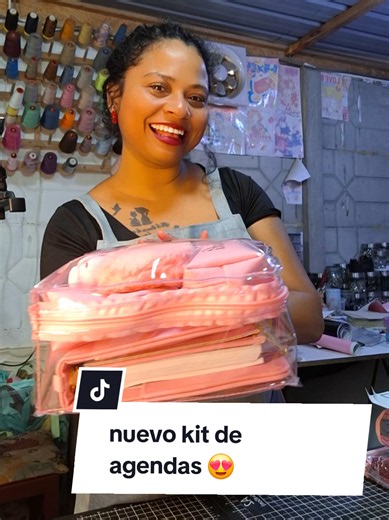 ✨📚 Ya estamos casi a medio año, así que no pierdas la oportunidad de organizarte con este lindo kit de agenda 💖 Este kit incluye: 🗓️ Agenda 💰 Binder de ahorro 🧴 Neceser Además, puedes solicitarlo en el color que desees 🎨✨ y las hojitas son semanales y sin fecha, para que puedas organizarte a tu ritmo 🤍 ⏰ No pierdas más tiempo este año y empieza a organizarte de una manera bonita y práctica 🫶 📩 Mándame un mensajito al numerito que está en mi perfil si deseas hacer tu pedido de este hermo