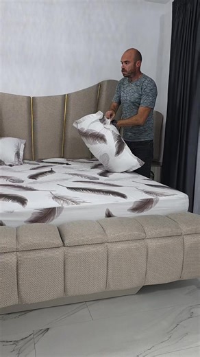 Lenjerie cu frunze 😅😅😅 #lenjerie #pat Jullia Loza | Zamfir Sorin