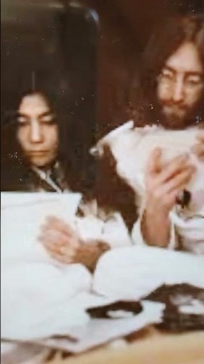 John Lennon Yoko Ono - 1969 Amsterdam - Give Peace A Chance