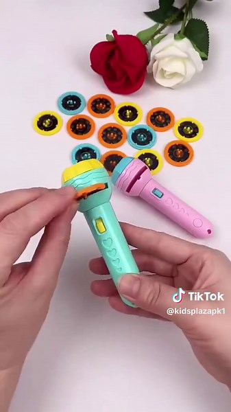 Projection Flashlight Toy for Interactive Storytelling