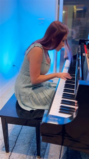 “Classical Trance Remix – Prelude in C (Bach)”#ClassicalTrance #BachRemix #PreludeInC #PianoRemix #ElectroClassical #TranceVibes #BaroqueMeetsBeats #BeeUyenPhuong #PianoFusion #ModernClassical | Bee Uyen Phuong Than