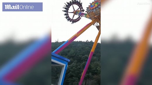 Hilarious moment man's wig flies off on theme park ride