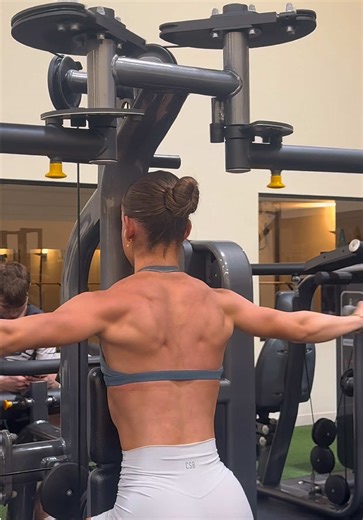 redbull gives you wingsss #fyp #bodybuilding #bodybuilder #back #gymmotivation #foryoupage #foryou #gym #gymtok #redbullgivesyouwings