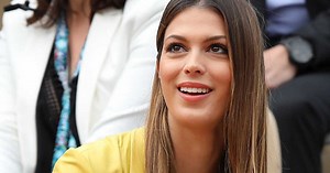 Iris Mittenaere renversante : elle dévoile son corps de rêve dans une mini robe en tweed