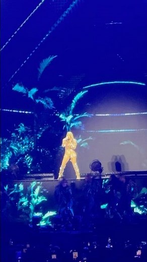 Jennifer Lopez - Waiting for Tonight #jlo #jenniferlopez #lucca #concert #upallnight #shorts #2025