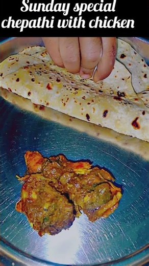 Perfect Sunday Dinner Combo Chicken Curry + Chapathi = Heaven 😋