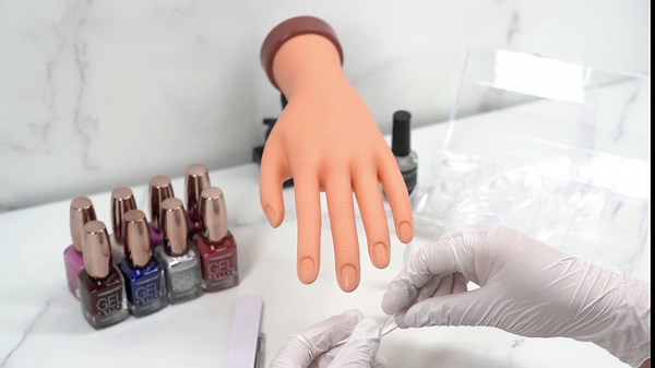 YAMI Practice Hand for Acrylic Nails Practice Nail Hand Nail Tech Supplies Mano Para Practicar uñas Acrilicas Flexible Bendable Fake Hand Mannequin Practice Nails Nail Tech Supplies1Pcs (Nude)