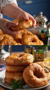 Gogosi marocane pufoase si delicioase! 🍩 Crocante la exterior si aerate la interior, Sfanj sunt desertul perfect pentru orice ocazie, simple, economice si incredibil de gustoase! #Sfenj #GogosiMarocane #ReteteMarocane #CeaiMarocan #ReteteCulinare | JamilaCuisine