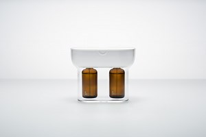 fumie shibata's piezo diffuser duo for @aroma releases natural oils to suit any mood
