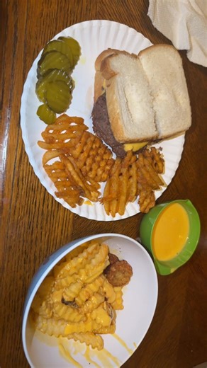 Ep.5 burgerr & fries .. don’t 4get the cheesy sauccce 🫕 #eating #asmr #trapotheboogiemane #burger #cheese