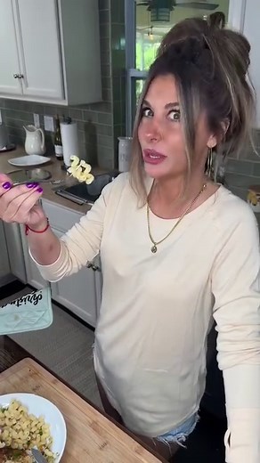 69K views · 1.4K reactions | Melissa is my name chicken breast is my game stuffed chicken breast? That’s so good you only need a simple side like buttered noodles and steamed veggies to make this meal pop! Recipe will be linked in the comment section! Make itttt 殺 #StuffedChickenBreast #ChickenBreastRecipes | Melissajorealrecipes | Facebook