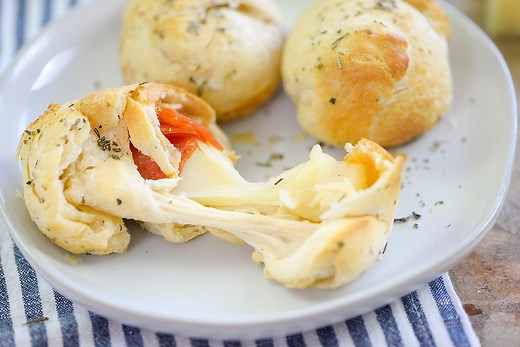Pizza Bombs! These are so cheesy and loaded with pepperoni! Plus, they're made in the air fryer! Recipe: https://airfried.com/air-fryer-pizza-bombs/ | Buns In My Oven