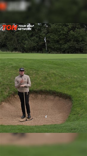 Not all bunker depths are equal. ⛳️ One of the most common mistakes we see? Playing every bunker shot the same regardless of sand depth. In this snippet, Liam walks through how to assess different levels of sand and adjust your technique accordingly. Due to weather, positioning and natural variation, golf courses don’t have consistent sand in every bunker. More sand? You’ll need one approach. Less sand? Completely different technique may be required. Understanding what’s under your feet changes 