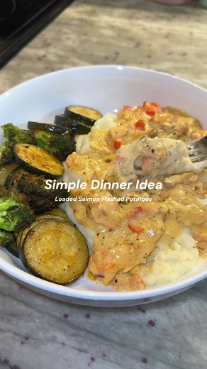Let’s make loaded mash potatoes with salmon! Mash Potatoes Ingredients: Russet or yukon gold potatoes Heavy cream Garlic Paste Garlic & Herb Butter Sauce Ingredients: Salmon Heavy cream Shallots Red bell pepper Minced garlic Lemon Garlic & herb butter Olive oil Seasonings: Salt & Pepper Garlic parm seasoning No salt lemon pepper Garlic powder Paprika Dried chives #salmon #salmonrecipe #dinneridea #dinnerideas #dinnerwithme #blackgirltiktok #foodie #foodcreator #creatorsearchinsights