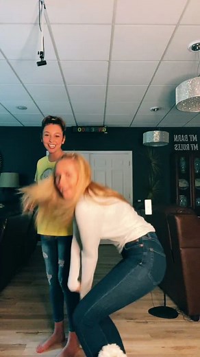 Got her😂 #fyp #foryou #sorellé #foryoupage #viral #trend #tagafriend #dancechallenge #fart #4u #sisters #gother #prank