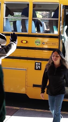 🧒🏾👩🏼‍🦰👨🏽‍🦱👩🏼GRADUATION MOTIVATION👏🏼🫵👐🏽KCC was proud to participate in this annual event, which motivates high school seniors in the Klamath Basin to complete their final year of high school and possibly consider KCC as a potential next step in their career journey. Have a great year, Class of 2025! 🙌🏽 #KlamathCommunityCollege #Classof2025 #KlamathPromise