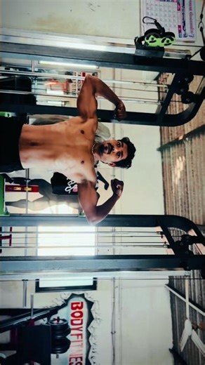 🦍 Cbum front double bicep pose @FITNESSBOY-3333