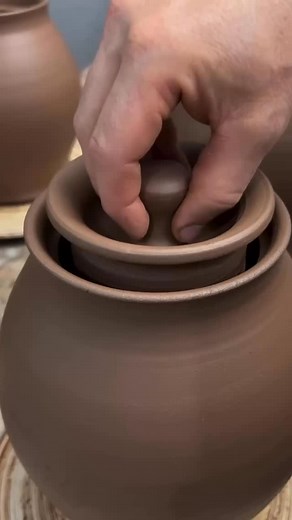 Setting the gallery for the lid. #ceramic #clay #pottery #tipsandtricks #wheelthrown #throwing #stoneware #jars #lids #beginner #howto | bfree
