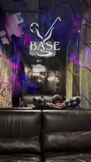 REVIVA EVENTS | Новосибирск on Instagram: "Легендарные Нулевые ⚡️ Серия 3/4. MC RED @mcmaxred Продолжение следует .. ✅ Подпишись на @reviva_nsk, чтобы ничего не пропустить!"