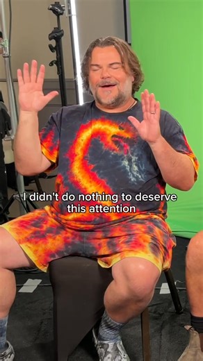 Who’s gonna drop this in the group chat first. #AnacondaMovie only in cinemas Boxing Day. 🎥 credit: Vanity Fair #JackBlack #DakotaFanning #ElleFanning | Sony Pictures