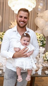 Zé Neto on Instagram: "Apresentação da nossa pequena na casa de Deus 🙏🏻"