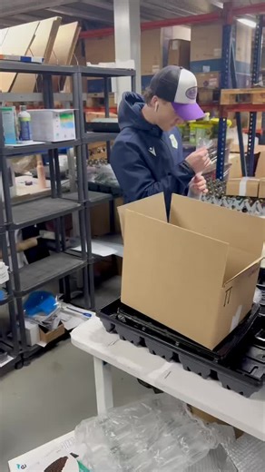 Aquaplante on Instagram: "📦 Information expéditions – week-end Certaines commandes connaissent actuellement un délai supplémentaire en raison des jours fériés, de conditions météo exceptionnelles et de plusieurs jours d’interdiction de circulation des poids lourds. Les plantes et le matériel en attente de réassort sont concernés. Nos équipes sont mobilisées le samedi et le dimanche pour rattraper plus de 1 200 commandes et revenir à un fonctionnement normal au plus vite. ℹ️ Le service client es